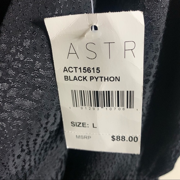 ASTR Python Sleeveless Top - Picture 5 of 6